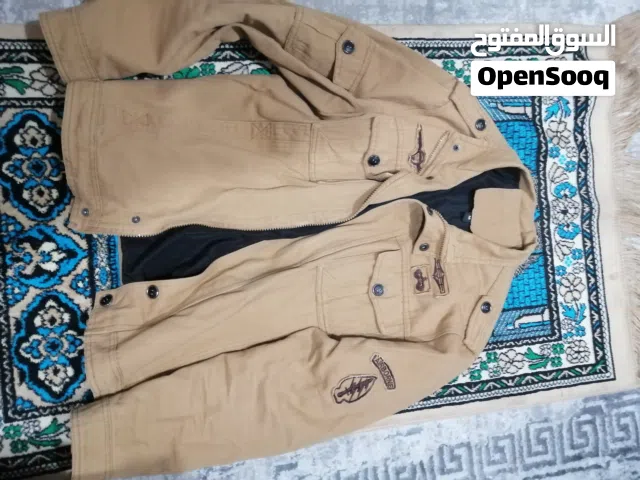 ملابس متنوعة للبيع مقاسات مختلفة