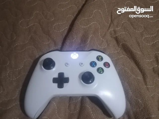 يد اكس بوكس اصلية نظيفة معها بطارية شحن قاعدة الشحن خربانة