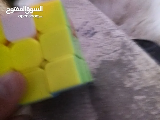 مكعب روبيك مغناطيسي سلل من مارك معروفه بسعر مناسب 5الى7 جيد للمتوسطين و الذين يريدون المع قا في الحل