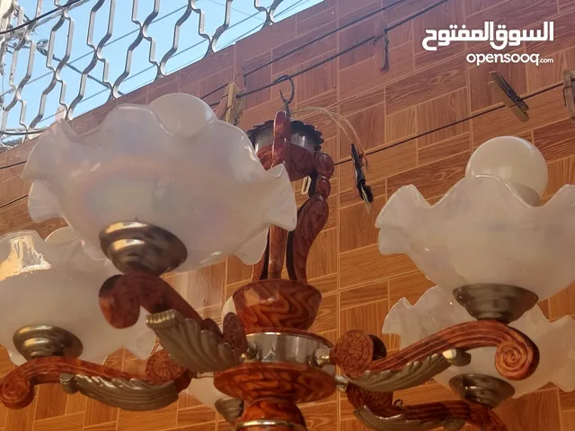 ثلاثة كلهم على 25 دينار ثريات ممتازه البيع بسبب الرحيل والسفر للبيع