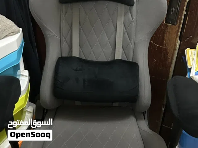 كرسي ديفو بحالة نظيفه وممتازه ومريح للجلوس الطويل