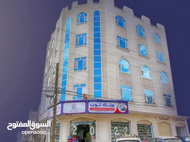 مركز تجاري5فتحات ركنيه مع البدروم جاهز الديكور الرفوف نظام محاسبي نقطتين نظام كميرات نظام طاقه شمسيه