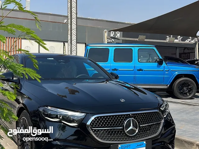 Sedan Mercedes Benz in Cairo
