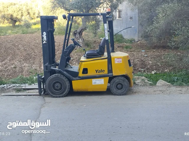2000 Forklift Lift Equipment in Jenin
