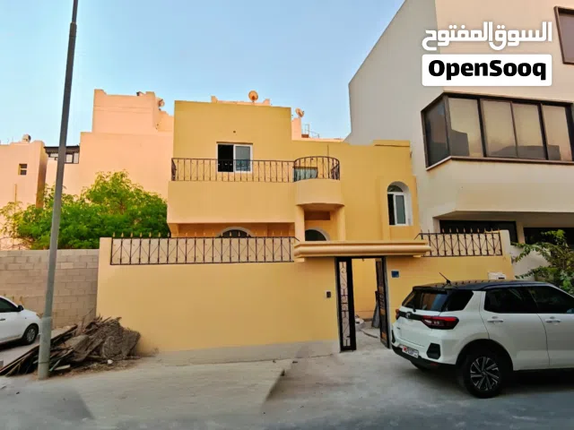 280 m2 5 Bedrooms Townhouse for Sale in Muharraq Galaly