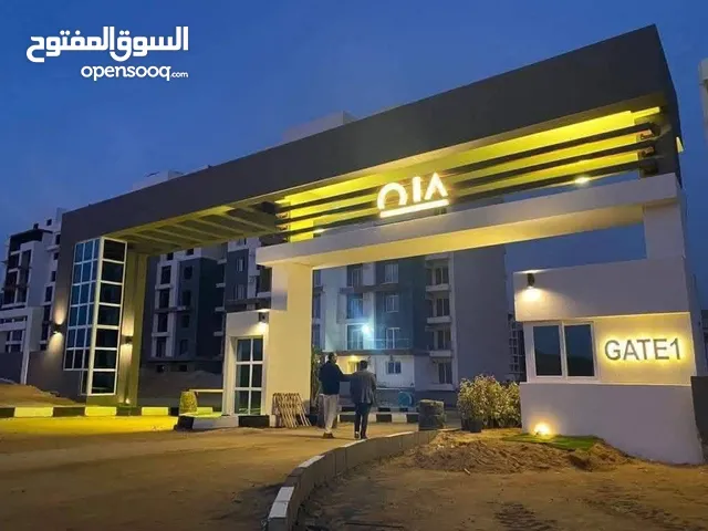 شقة استلام فوري في قلب العاصمة الاداريه بي ارقي كمبوند oia 3 غرف نوم -3 حمامات