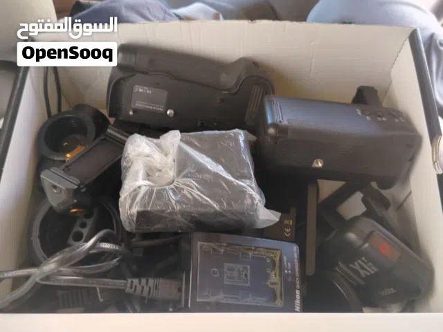 كاميرا مع مستلزماتها