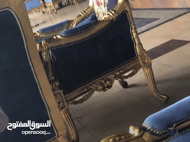 كرسي ملوكي مصري مناسب للمجالس وقاعات الاعراس بحالة ممتازة يوجد كمية