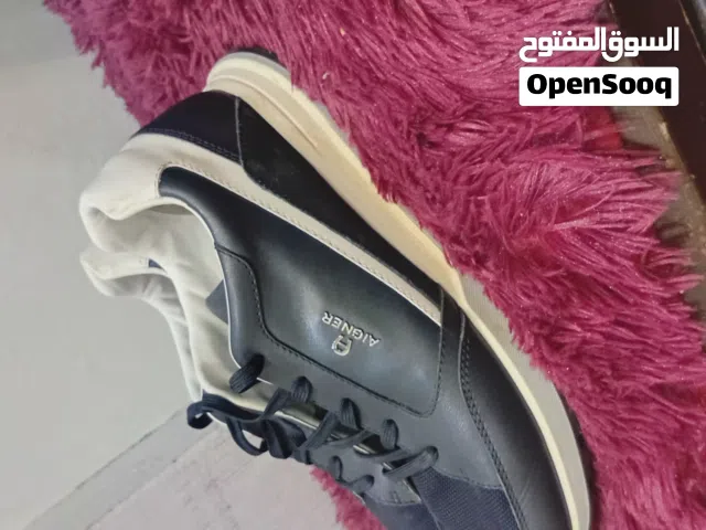 بوت لون كحلي ماركت ليجنر الماني نمره 43