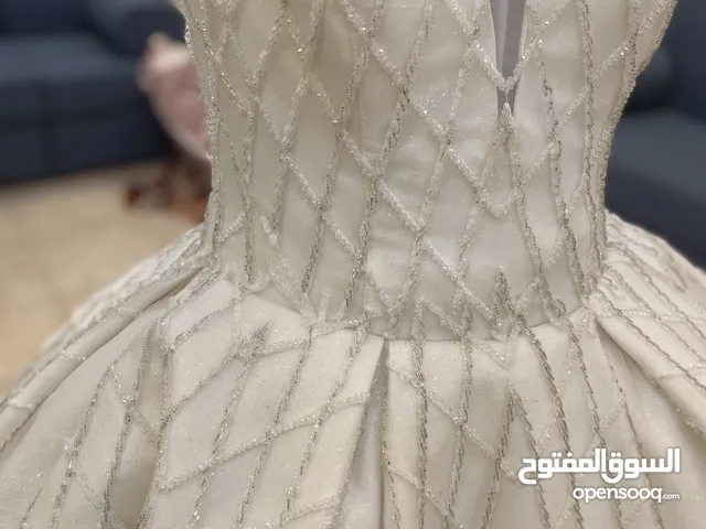 فستان زفاف للأيجار