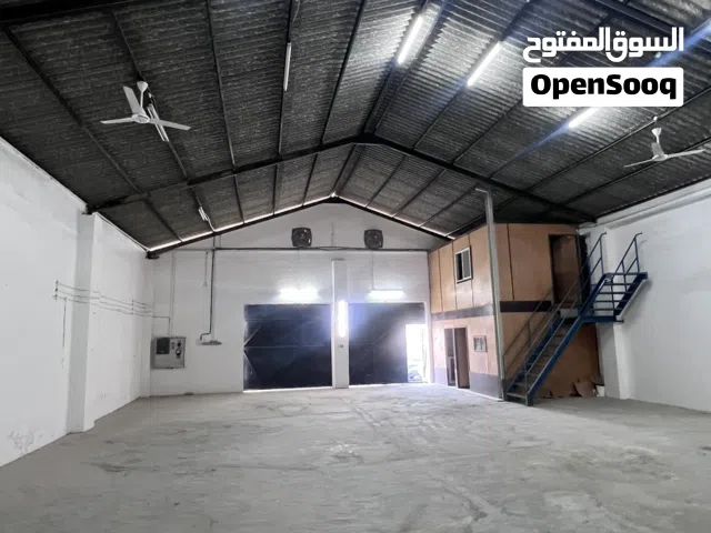 مخزن في صلالة صناعية رقم 5، store مكتب + دورة مياة + office + toilet جميع الخدمات متوفرة