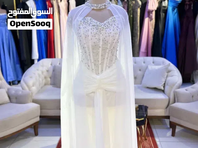 فستان عقد ابيض