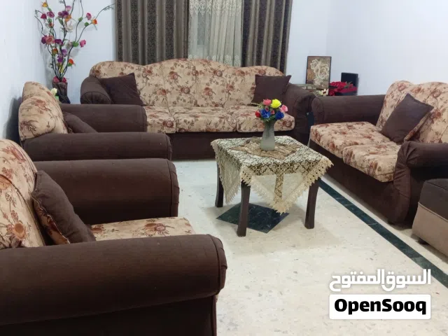 كنب مستعمل بحالة ممتازة للبيع
