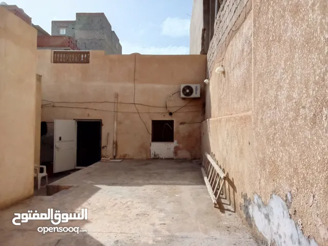 170 m2 3 Bedrooms Townhouse for Sale in Tripoli Ghut Shaal
