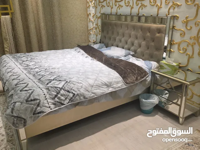 طقم سرير وكبت تخزين وتسريحه وكومدينو