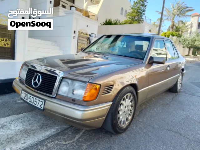 1990 مرسيدس بنز الفئة-E E 200