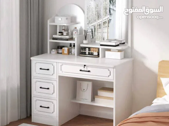 بيرو خشبية مع مرآة LED