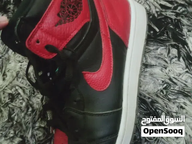 للبيع بوت نايك مستعمل بشكل خفيف بحاله جيده شبيه (الاصلي)