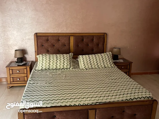 Chambre 2 place avec 2 table de nuit +coiffeuse +armoire