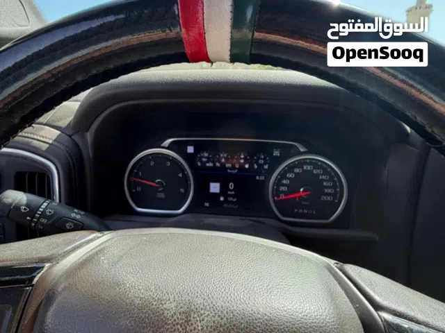 للبيع عداد وانيت سلفرادو 2022 تريل بوس عداد دينالي مستعمل واستعمال نظيف جدا