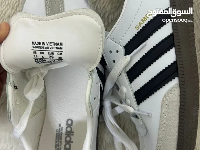 متوافر بوط samba. الأصلي موجود كميه عده الوان البيع كميه كامله بسعر ممتاز للجوز