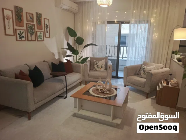 طقم كنب مع طاولات بحالة ممتازة