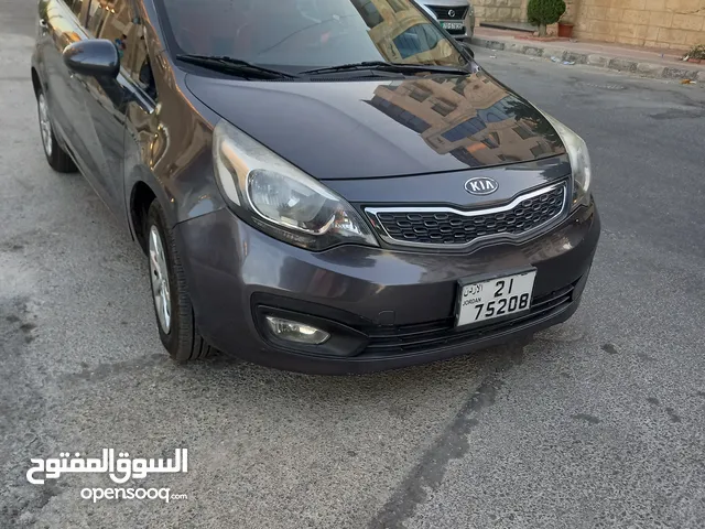 كيا ريو 2015 مميزه لون شمباني ماشية 97 الف بسعر مناسب جدا