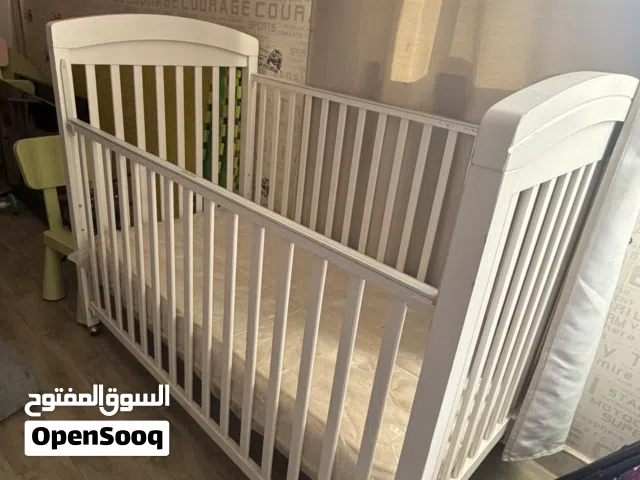 سرير اطفال مستعمل بحاله جيده