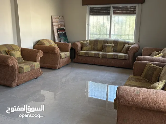 طقم كنبايات تسع مقاعد كنب مستعمل وكالللة نظيف ولا خدش