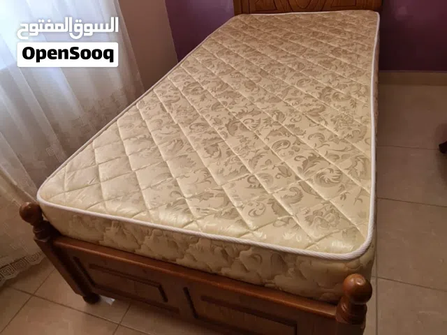 سرير مفرد مع فرشة بحال الجديد