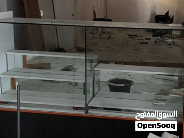 فترينة محل طاولة