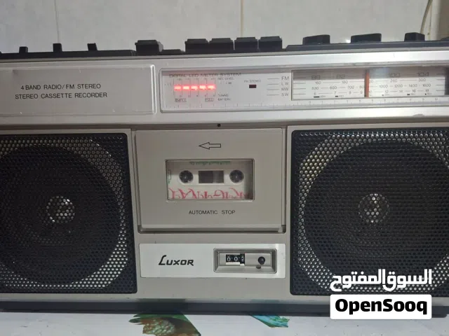 من الزمن الجميل شغال راديو وكاسيت