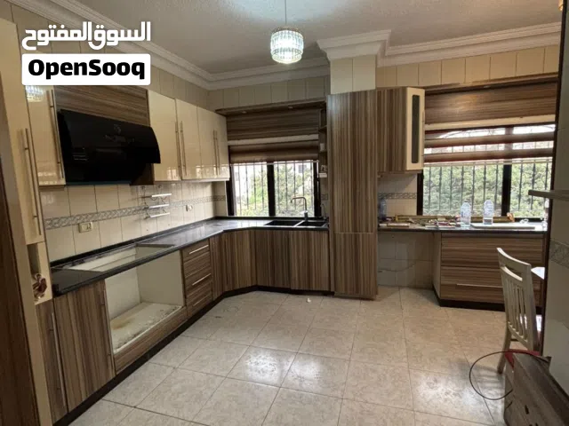 242 m2 3 Bedrooms Apartments for Sale in Amman Um Uthaiena