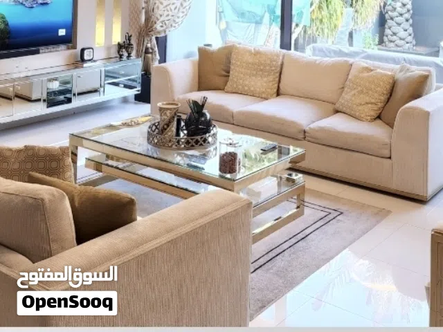 كنب فاخر قطعتين لون بيج بحالة ممتاز