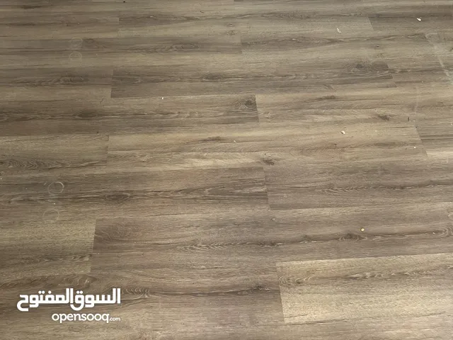 باركيه خشب نضيف مفكوك مش راكب مساحته حوالي 60 متر