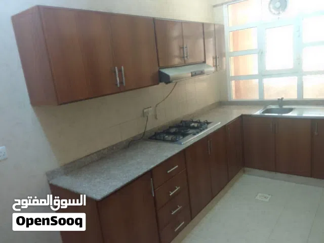 شقق ومحلات للايجار بالمعبيله خلف نستو القديم بجوار جامع الباري وسوق بن راشد   (غرفه صاله مطبخ حمام
