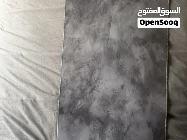ماوس باد قيمنق حجم كبير بتصميم رخامي رمادي شبه جديد