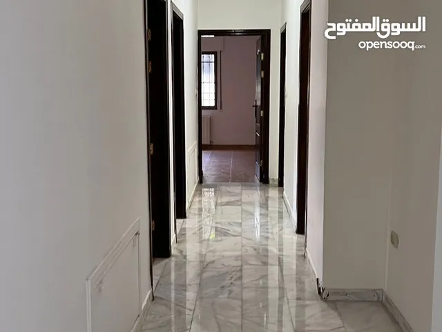 شقه للايجار بمساحه 200 متر خلدا بجانب مسجد الهمشري