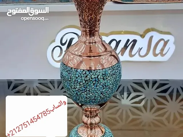 فيروزي وزهري منقوش، ارتفاع 31 سم