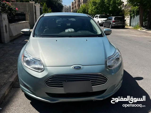 فورد فوكس بحالة الممتاز 2014