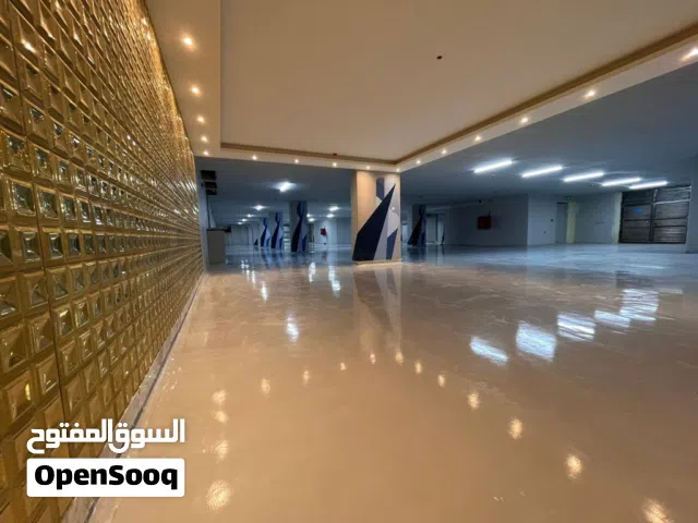 طابق كامل للإيجار من مجمع في المقابلين بموقع جدا مميز بسعر جدا ممتاز تأجير سنوي