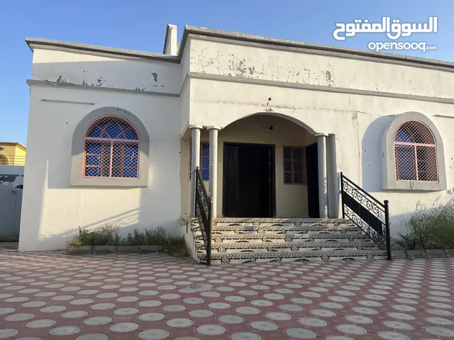 200 m2 3 Bedrooms Villa for Sale in Buraimi Al Buraimi