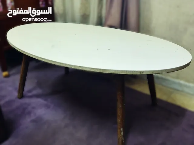 طاولة وسط بحالة ممتازة 10 دنانير