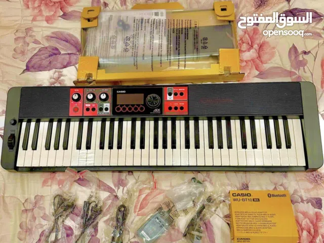 CASIO CTS1000V synthesizer keyboard