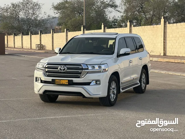 Toyota Land Cruiser 2017 in Dhofar