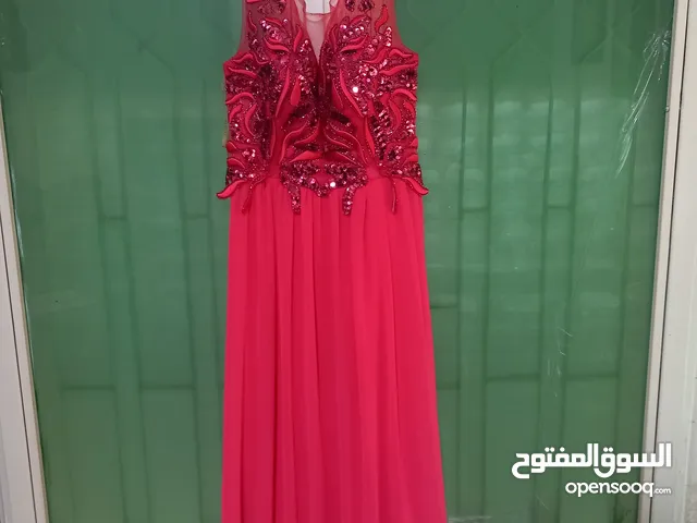 فستان سهرة لون فوشي رايق