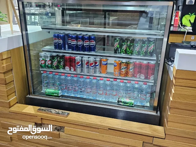 ثلاجة عرض للكيك