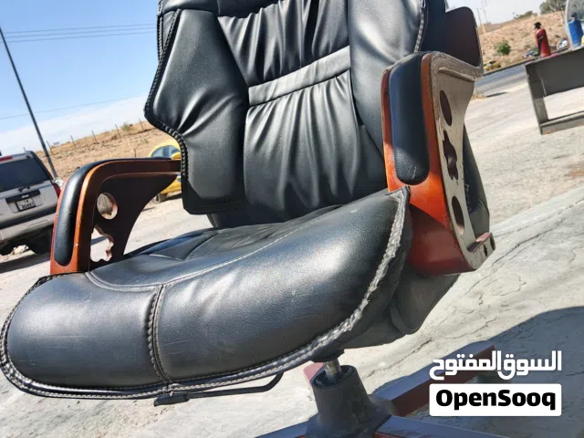 كرسي مكتب فخم بحاله الوكاله