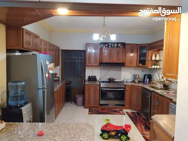 175m2 3 Bedrooms Apartments for Sale in Salt Al Salalem