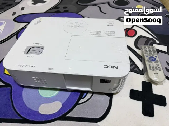 بروجيكتر NEC قوية جدا lumens 4000 نسبة عدسه 100%